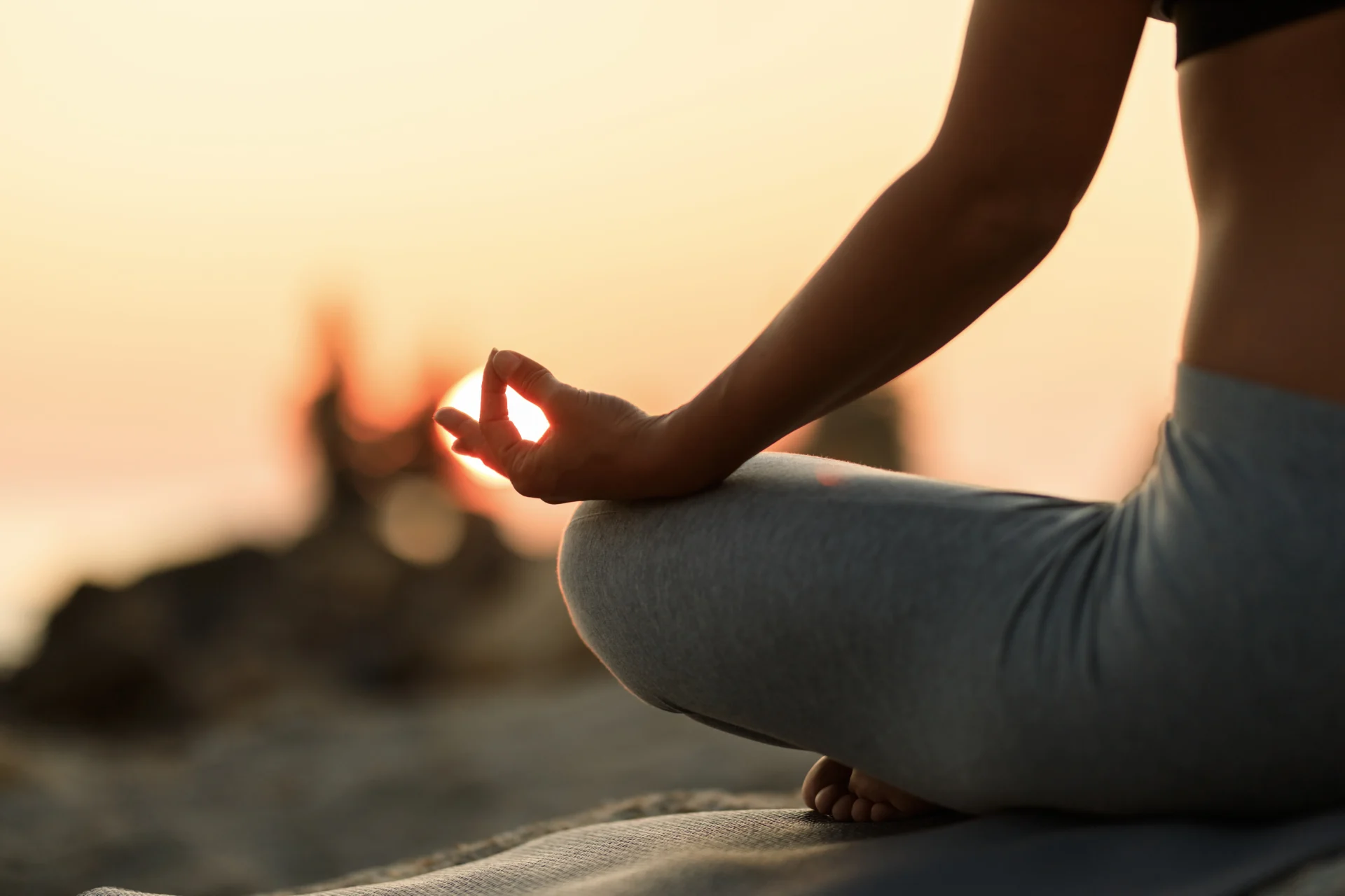 mujer meditando